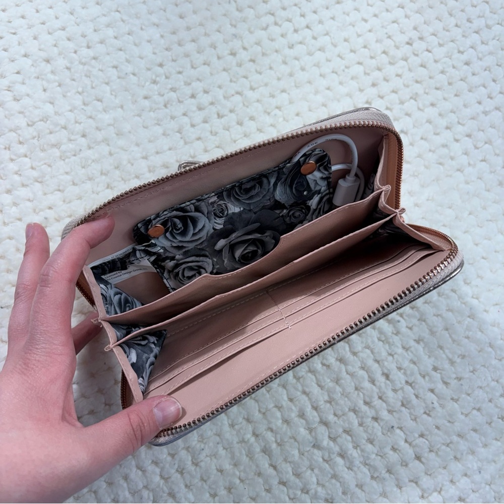 Adrienne Vittadini Rose Gold Metallic Leather Zip Up Charging Wallet Wristlet - Picture 5 of 8